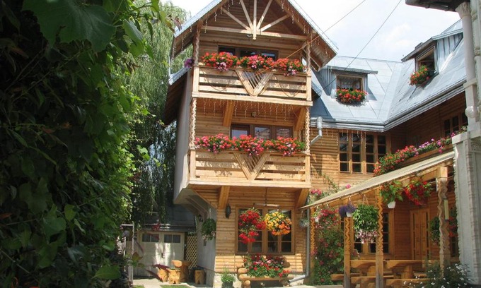 Vatra Moldovitei House | Pension Crizantema