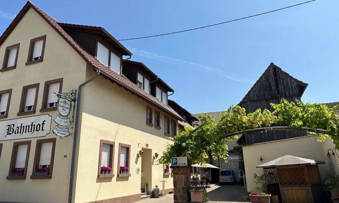 Morlheim Bed & Breakfast | Pension Zum Bahnhof - Doppelzimmer, Dusche, WC