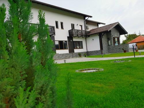 Calugareni House | Pensiunea Câmpia Soarelui