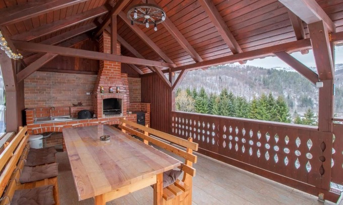 Vidra House | Pensiunea Cascada