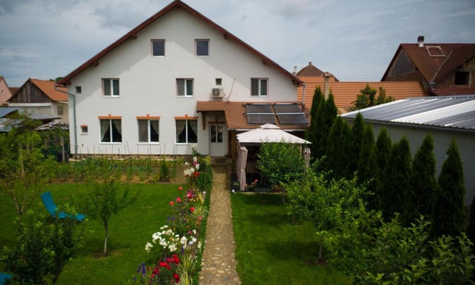 Orlat Bed & Breakfast | PENSIUNEA ILEANA "Adults Only"