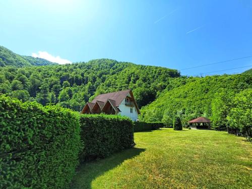 Cugir House | Pensiunea Poarta Raiului