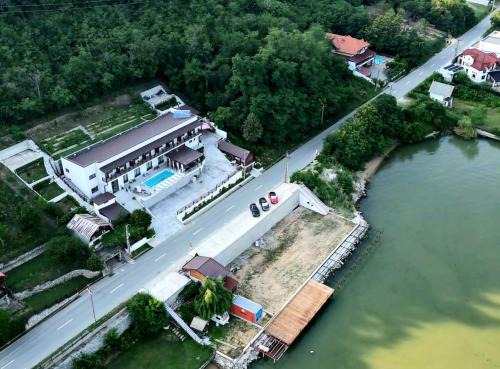 Eselnita House | PENSIUNEA ROZELOR