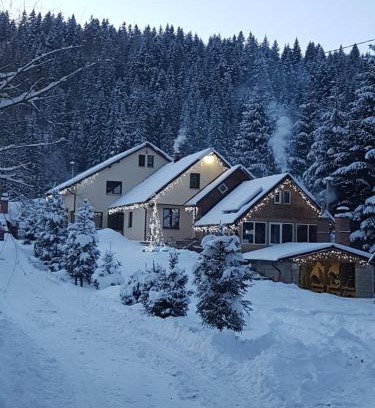Schitu-Tarcau House | Pensiunea Zorile Tarcaului