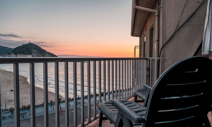 Gros Apartment | Penthouse-apartment, Beachfront, Sea View And Terrace