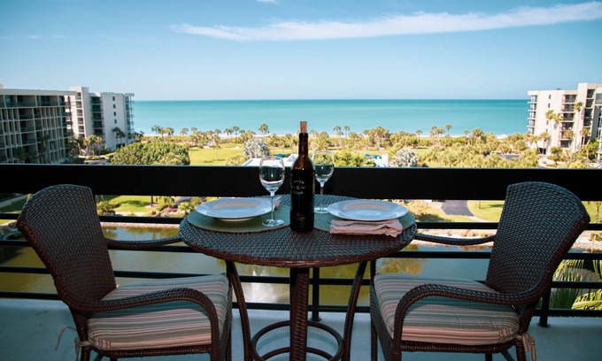 Longboat Key Condo | PENTHOUSE DOUBLE BALCONY FULL GULF & BAY VIEWS FROM EVERY ROOM Beachplace 5-602