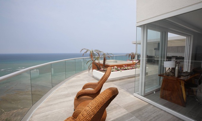 Manta Apartment | Penthouse Familiar con La Mejor Vista de Manta y Jacuzzi Privado
