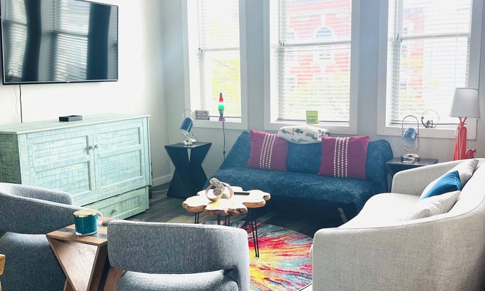 Kings Grant Condo | Penthouse Suite l Bridge View l Business or Casual l Market & Front St.