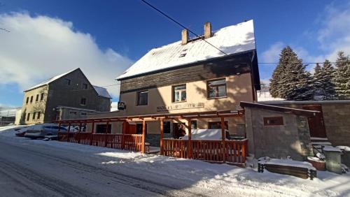 Loucna Pod Klinovcem House | Penzion a restaurace V Háji