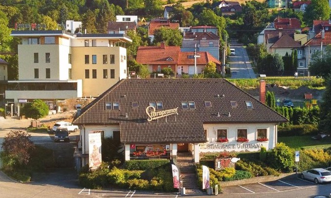 Zlin House | Penzion a Restaurace U Johana