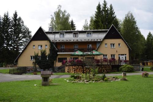 Milovy Hotel | Penzion Gaudeamus