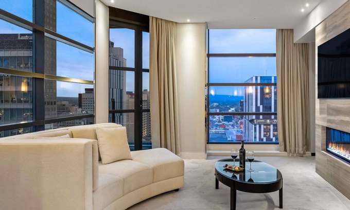 Adelaide Central Business District Hotel | Peppers Waymouth Adelaide