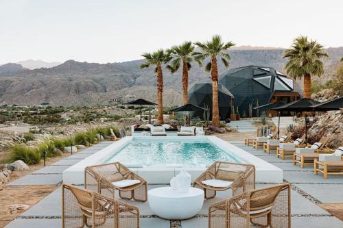 Palm Desert House | Perch – Rare Resort-Style Geo Dome w/Pickleball