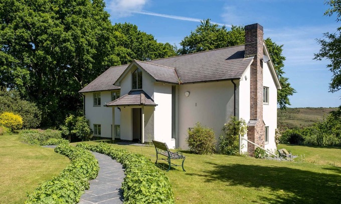 New Forest District Cottage | Perched on the edge of a gentle and wild valley