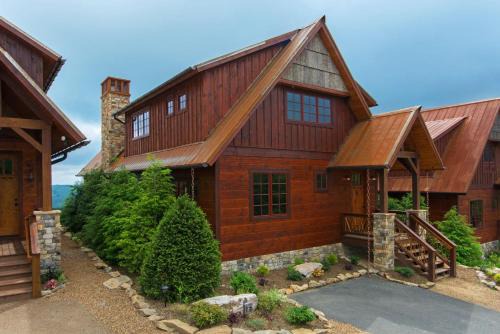 Elk Park House | Peregrine's Perch at Eagles Nest