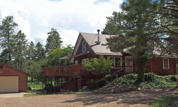 Overgaard Cabin | Perfect family cottage in Pines - 2 acre farm!