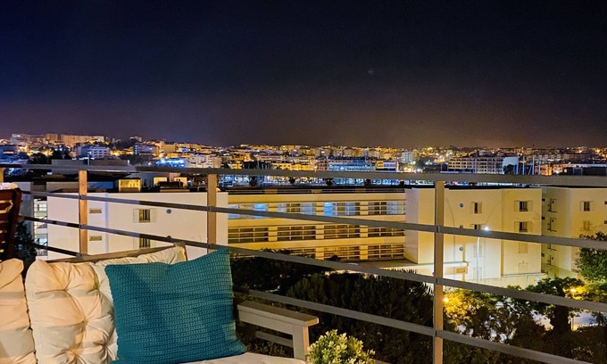 Albardeira Apartment | Perfect holiday location - walk to the beach!