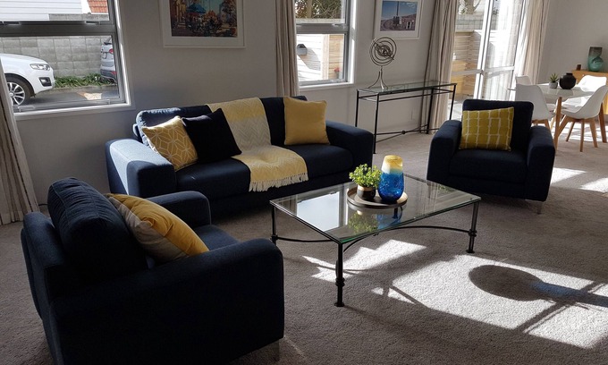 Petone House | Perfect location - everything at your fingertips!