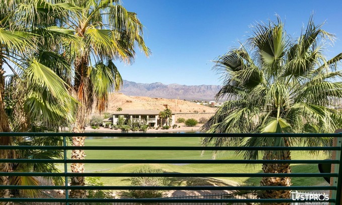 Mesquite House | Perfectly refined home w/large balcony, overlooking lake and palms.
