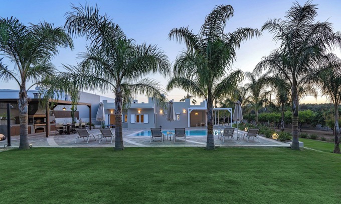 Adelianos Kampos Villa | Periklis Villa, The Ultimate Summer Retreat!