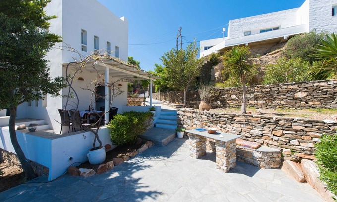 Apollonia Hotel | Peristeronas House