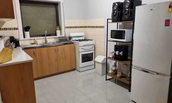 Morphett Vale House | Pet freindly Home in Morphett Vale Adelaide South close to great Beaches 24 hrs