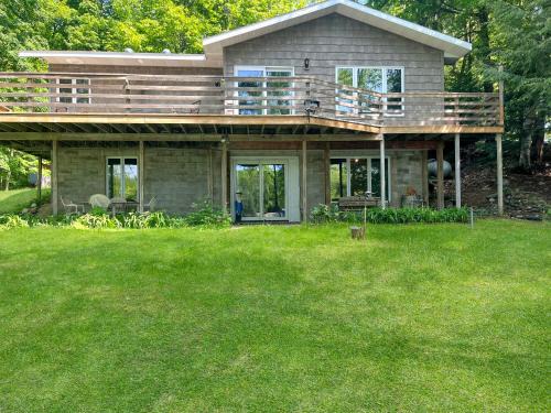 Gleason House | Pet Friendly, 2br Lakeside Relax On Long Lake