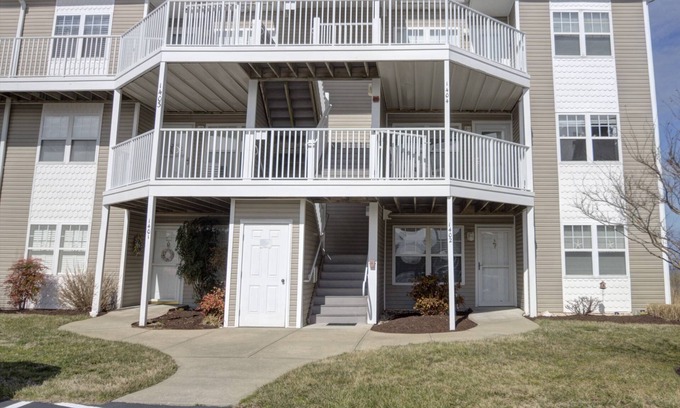 Ocean View Condo | Pet Friendly, 2nd Floor, 2 BD, 2 BA Condo w/Bayside Views, Steps to Pool, Tennis, Biking, and More!