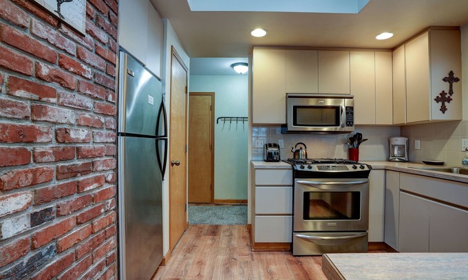 Sunriver House | Pet-Friendly 6 Otter Home features Bikes to Explore Sunriver Village by RedAwning