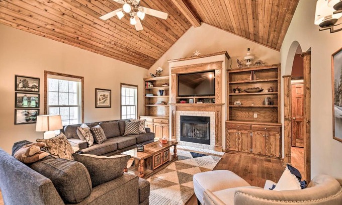 Abingdon House | Pet-Friendly Abingdon Abode with Yard and Grill!