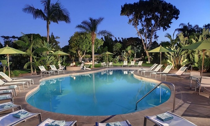 San Diego Hotel | Pet-friendly Beachfront Property with Outdoor Pool, Tennis Court