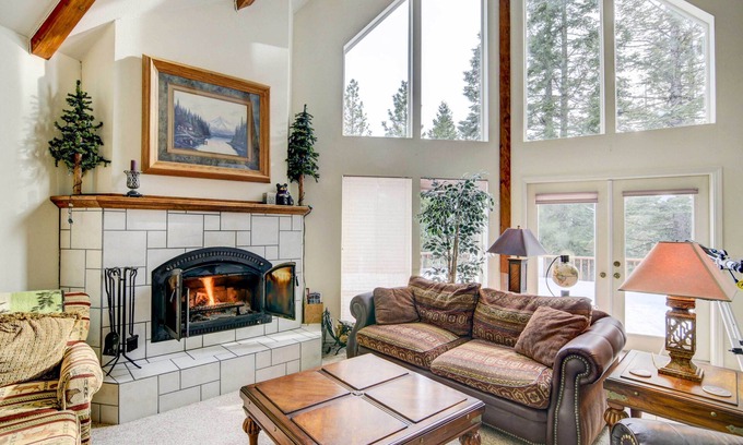 Lake Almanor West Cabin | Pet-Friendly California Cabin w/Beach Access