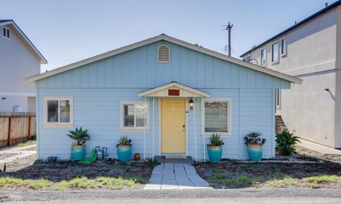 Cayucos House | Pet-Friendly Cayucos Home Walk to Public Beach!
