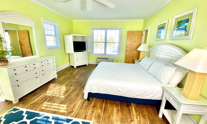 Atlantic Beach Hotel | Pet-friendly, Covered Porch, 3 Blocks to Beach! Unit 121