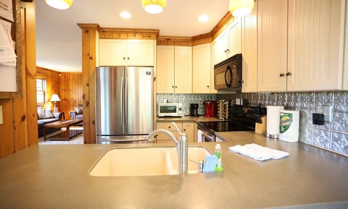 Thornton House | Pet Friendly Deluxe White Mountain Private Retreat for a memorable family vacation! (WV68T)