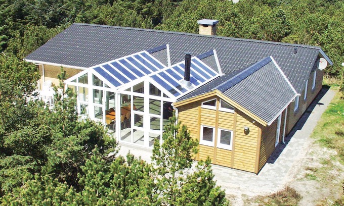 Blavand Strand House | Pet friendly home in Blåvand with WiFi