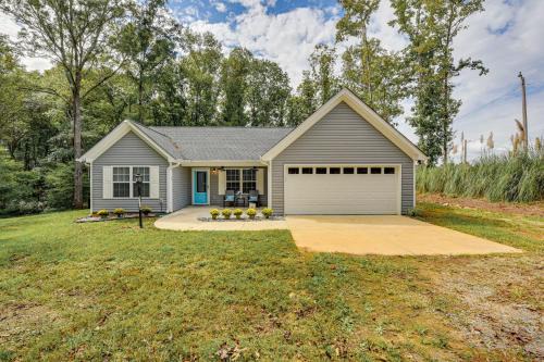 Monroe House | Pet-Friendly Home in Monroe Deck, Grill and Yard!