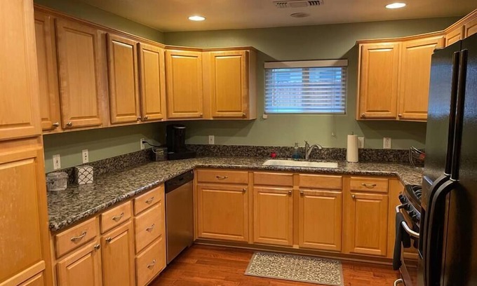 Auburn House | Pet Friendly, King bed 4 Rooms Sleeps 10