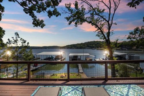 Climax Springs House | Pet-Friendly Lakefront Home in a Quiet Cove w/Netflix, Outdoor Seating, Boat Slip