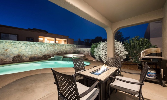 Las Cruces House | Pet Friendly Luxury Oasis With Pool and Hot-Tub! EV