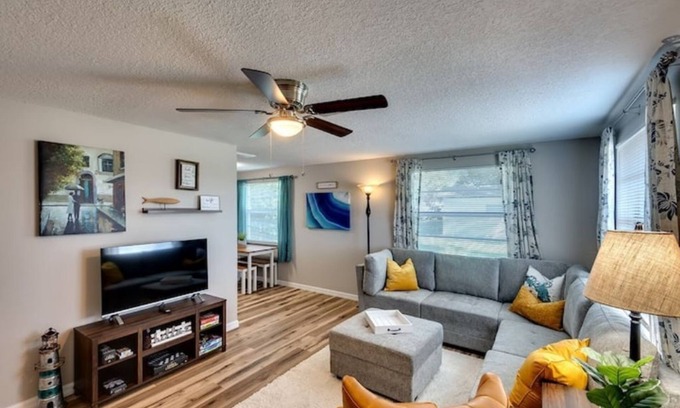 Bayshore Gardens House | Pet friendly newly renovated bungalow