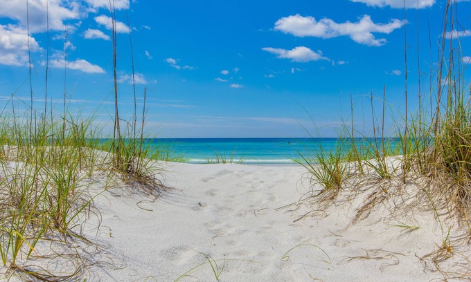 White's Gulfview House | Pet Friendly ~ Outdoor Lounging Area ~ Short Walk to Beach