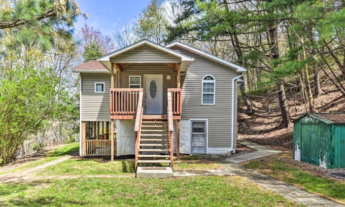 Princeton Apartment | Pet-Friendly Princeton Apartment with Private Porch!