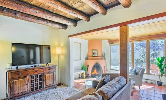 Arroyo Seco Apartment | Pet-friendly Rental ~ 8 Mi to Taos Ski Valley