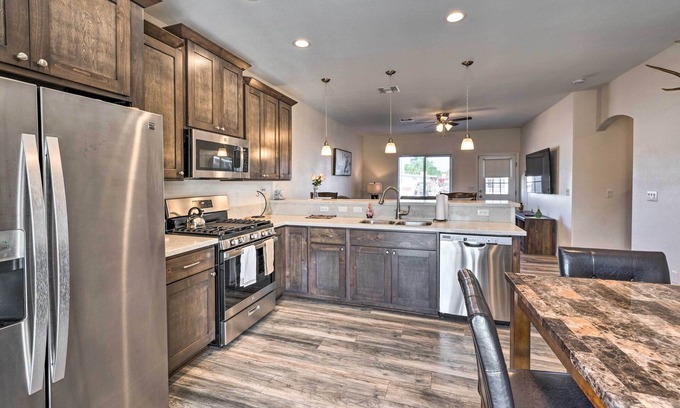 Holiday Shores Cottage | Pet-friendly Retreat - 1 Block to Colorado River!