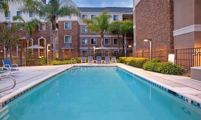 Sorrento Valley Hotel | Pet- friendly Suites with Free Breakfast in Great Location Near Black's Beach!