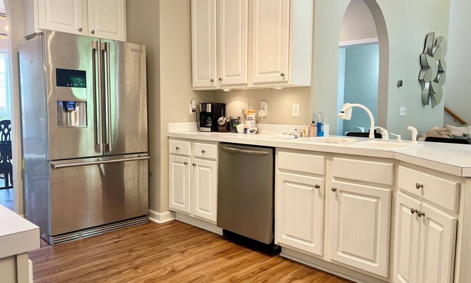 Austell House | Pet-Friendly with Fenced Yard: Braves, Six Flags, Nature Escapes & Atlanta Hub!