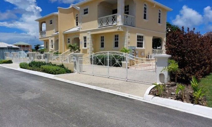 Bowling Alley Hill House | Pete's Villa Townhouse 74 A