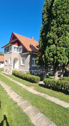Bran House | Petit Castel