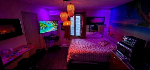Granby House | Petit loft avec jacuzzi et terrase exotique privé